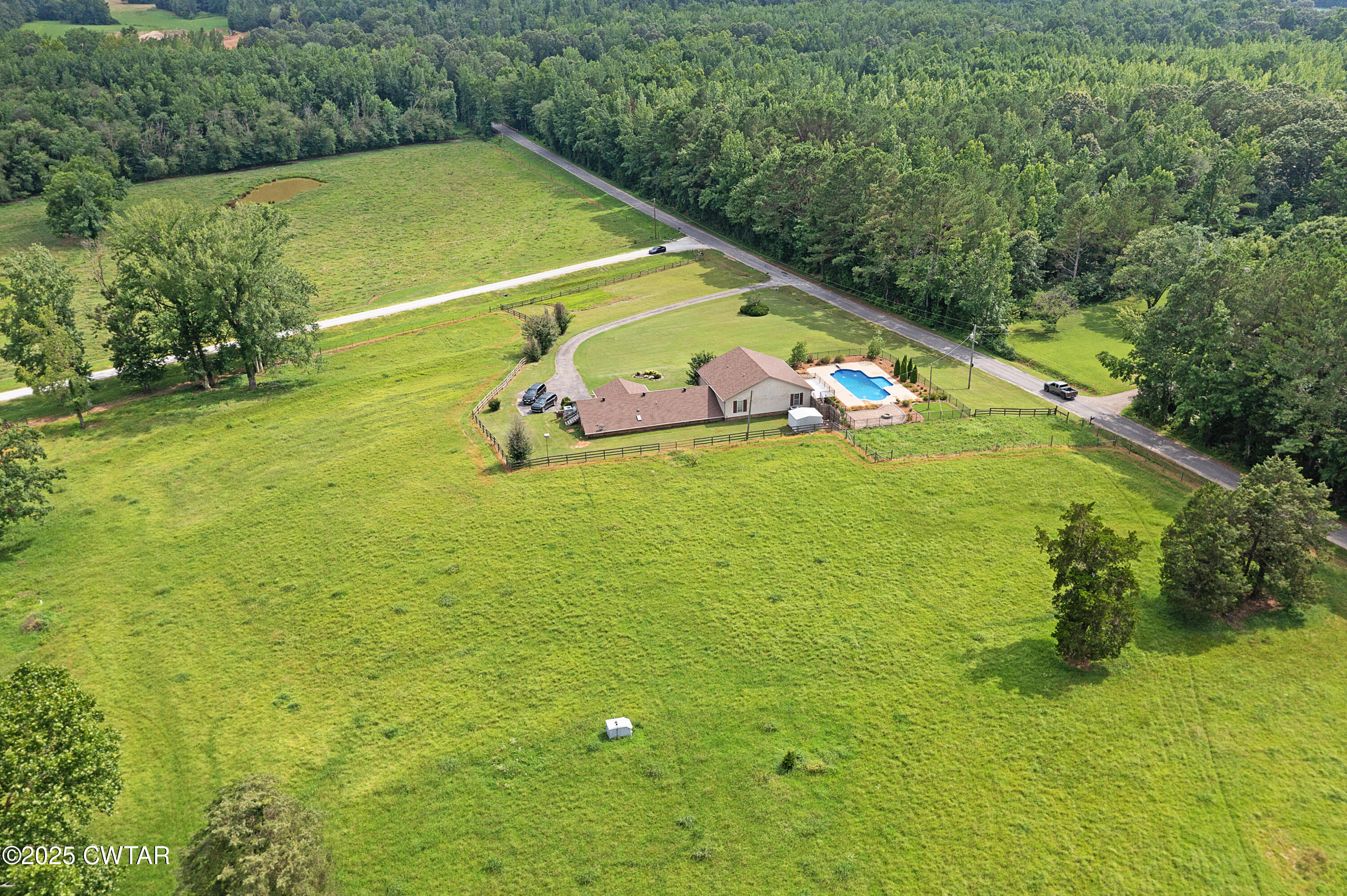 1882 Sand Ridge Bargerton Road Lexington, TN 38351 - Photo 33 of 34 a view of a tennis court