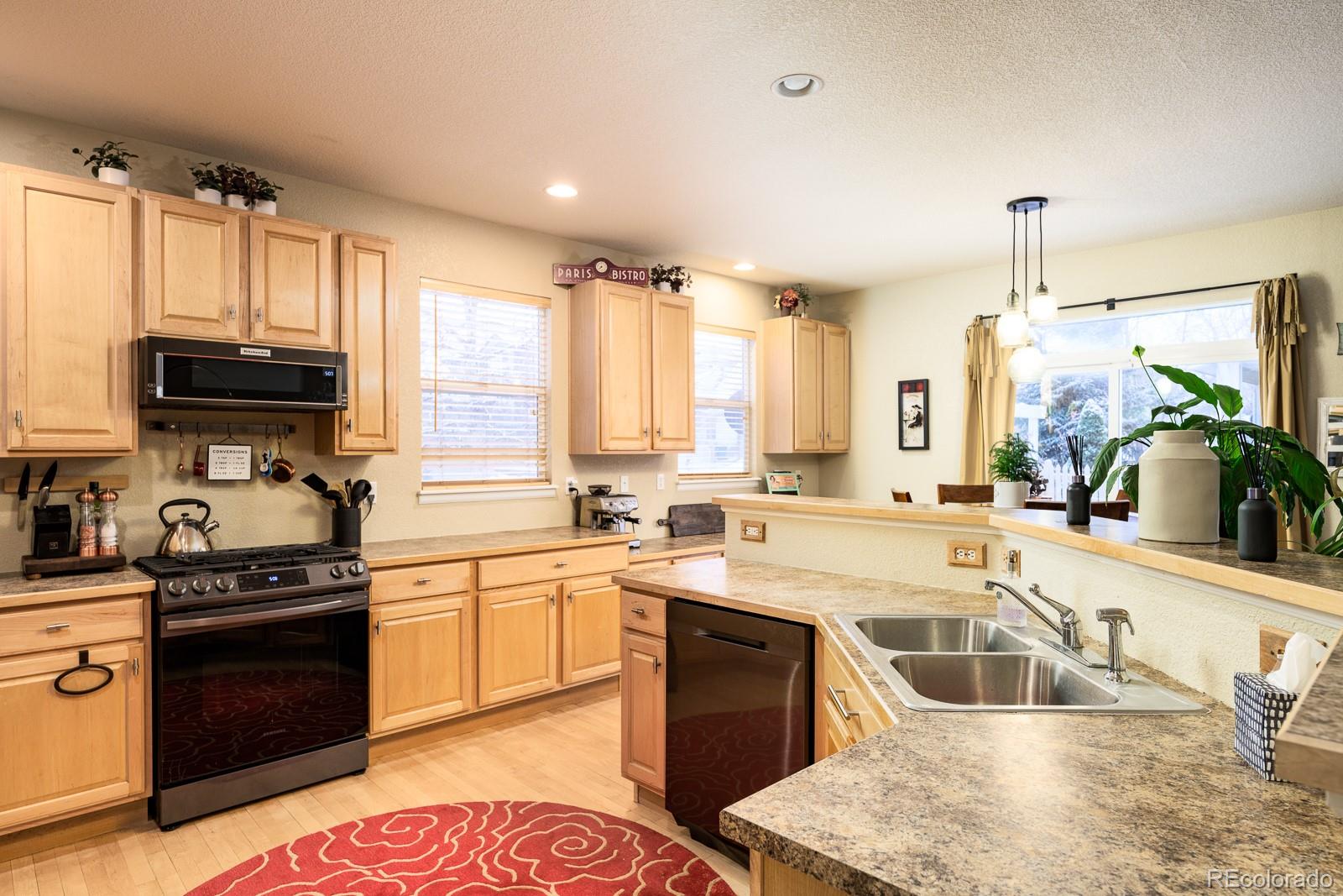 8515 Braun Loop Arvada, CO 80005 - Photo 9 of 32