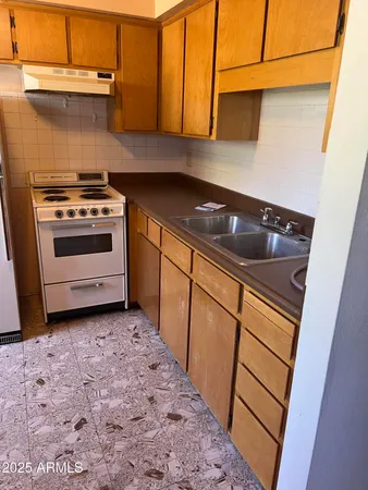 $74,995 | 2530 West Berridge Lane, Unit E111, Phoenix, AZ 85017