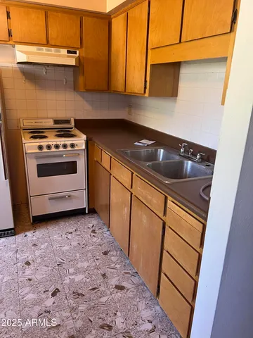 $75,000 | 2530 West Berridge Lane, Unit E111, Phoenix, AZ 85017