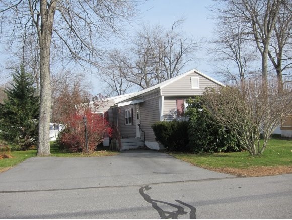 8 Parklane Road Hampstead, NH 03841 - Photo 1 of 1