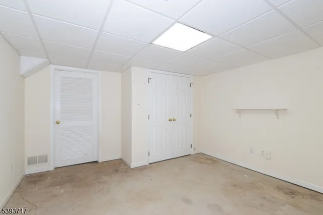 $895,000 | 5 Chrystal Drive, Lebanon, NJ 08833