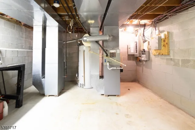 $895,000 | 5 Chrystal Drive, Lebanon, NJ 08833