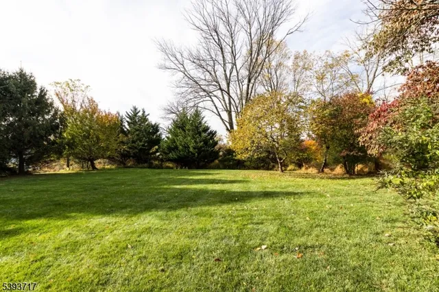 $895,000 | 5 Chrystal Drive, Lebanon, NJ 08833