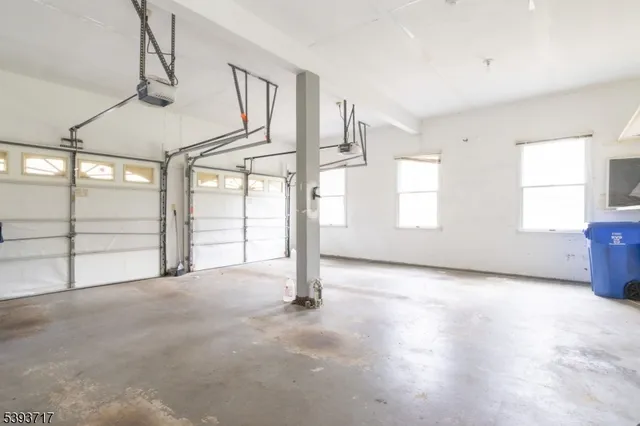 $895,000 | 5 Chrystal Drive, Lebanon, NJ 08833