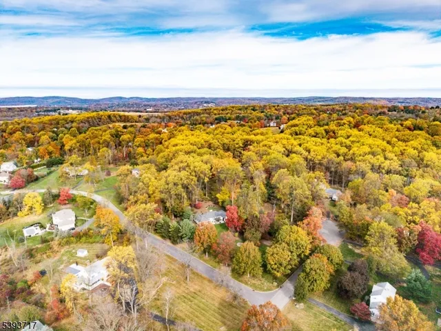 $895,000 | 5 Chrystal Drive, Lebanon, NJ 08833