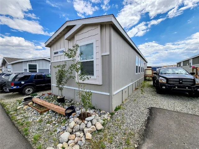 a view of a big room with wooden fence