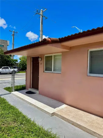 $2,500 | 626 West 17th Street, Unit 626, Hialeah, FL 33010