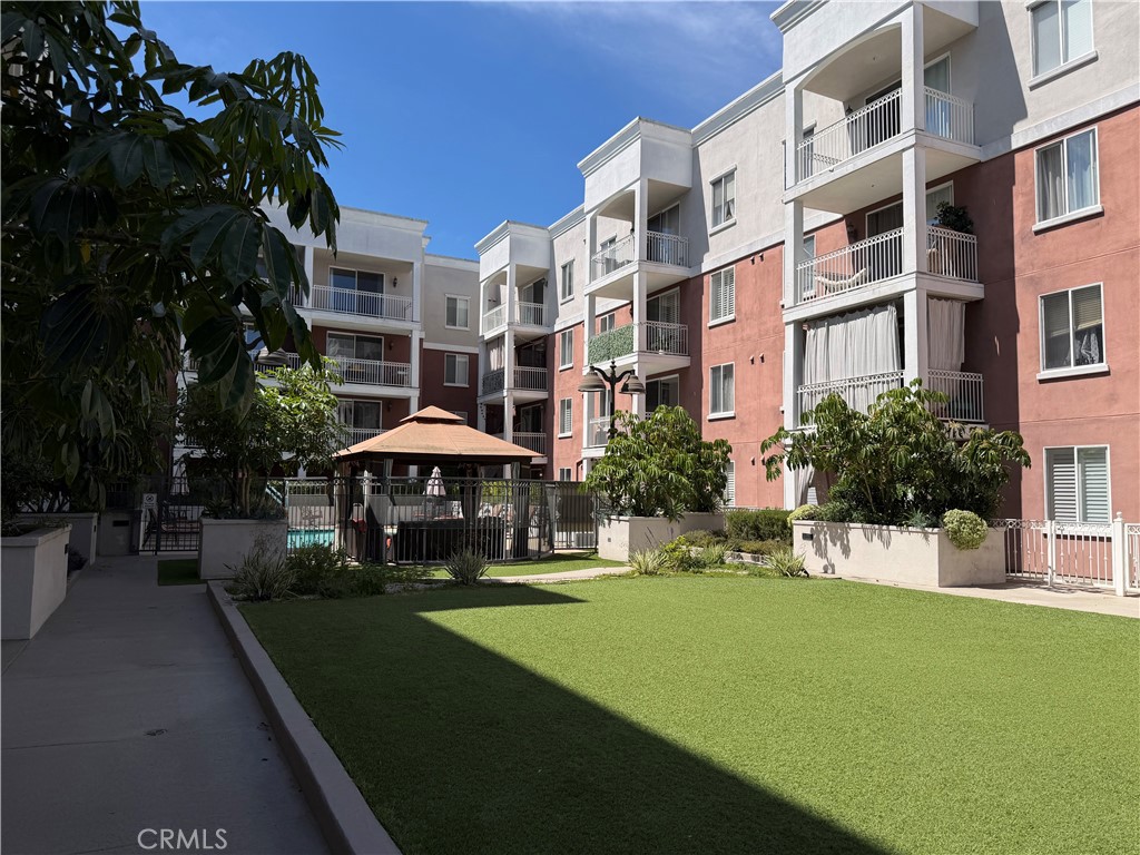 3740 Santa Rosalia Drive, Unit 425 Los Angeles, CA 90008 - Photo 21 of 24 a swimming pool with outdoor seating and yard