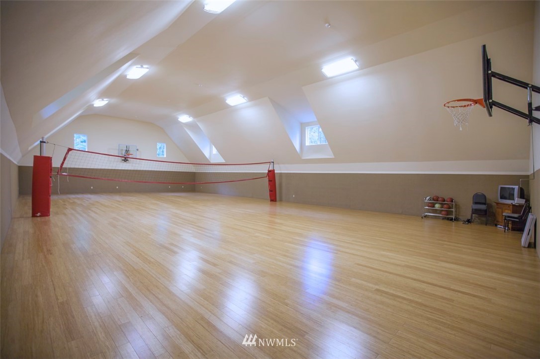 776 H Street Road Lynden, WA 98264 - Photo 25 of 25 a view of entryway and hall with wooden floor