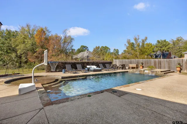 $939,900 | 7107 Butterfly Crk Drive, Tyler, TX 75703