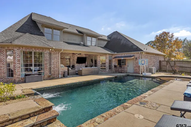 $939,900 | 7107 Butterfly Crk Drive, Tyler, TX 75703