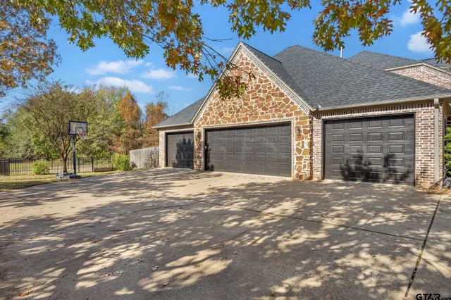 $939,900 | 7107 Butterfly Crk Drive, Tyler, TX 75703