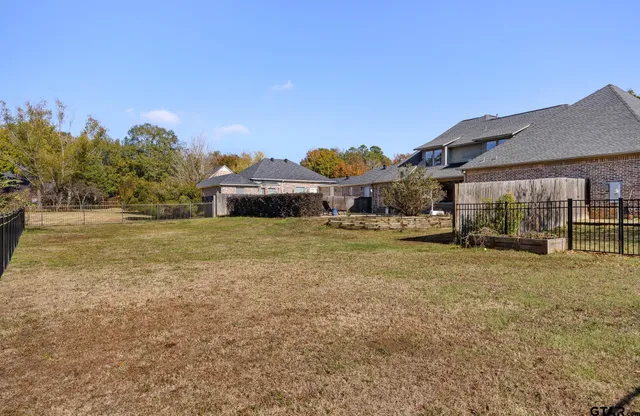 $939,900 | 7107 Butterfly Crk Drive, Tyler, TX 75703