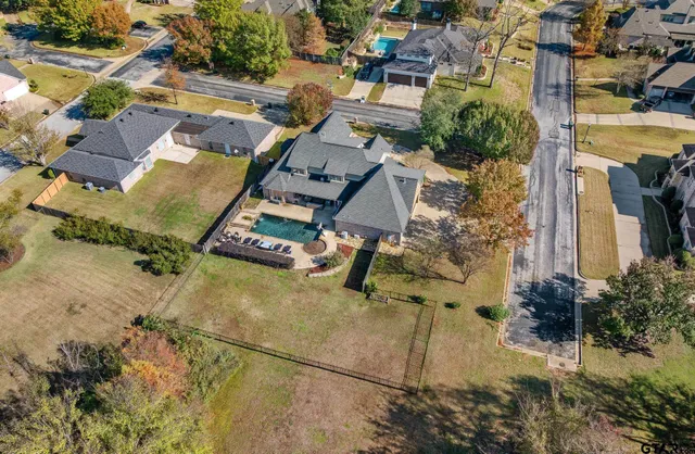 $939,900 | 7107 Butterfly Crk Drive, Tyler, TX 75703