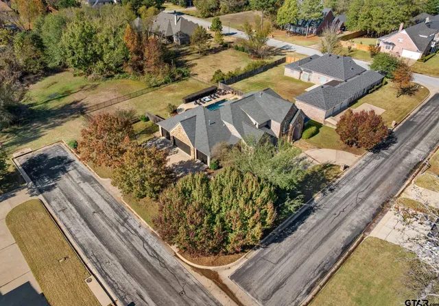 $939,900 | 7107 Butterfly Crk Drive, Tyler, TX 75703