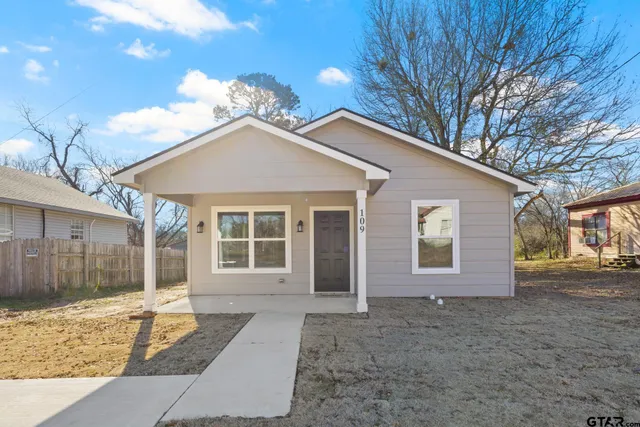 $209,900 | 109 Yates Street, Mount Vernon, TX 75457