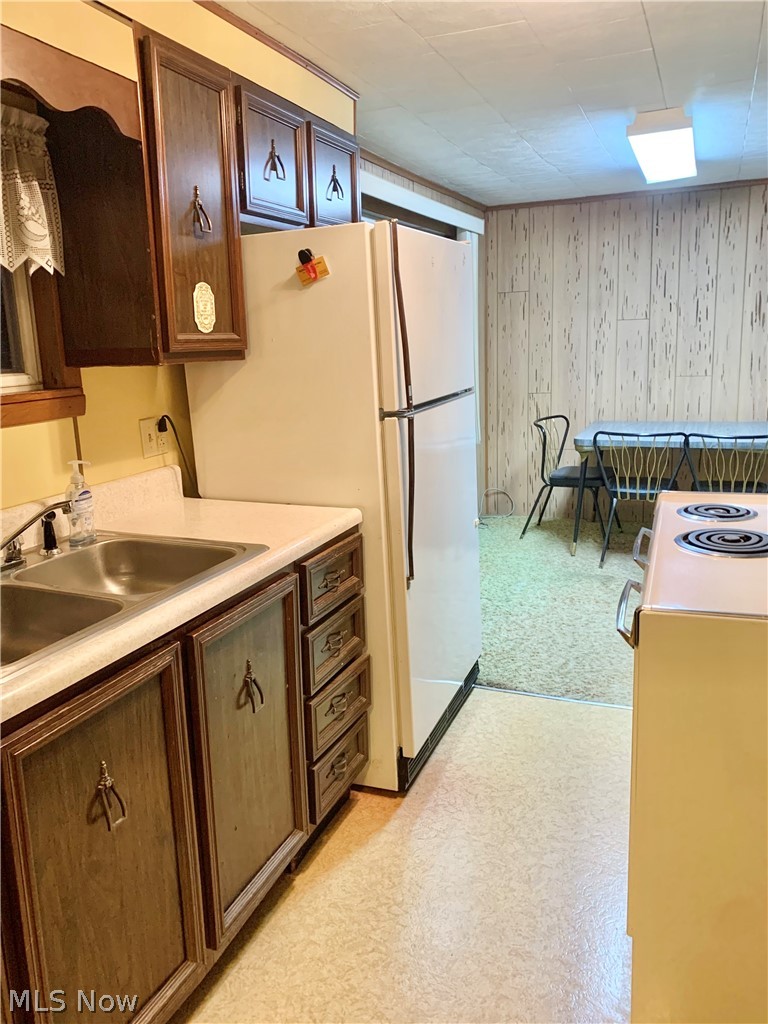 1045 Two Ridge Road Wintersville, OH 43953 - Photo 23 of 35 Apartment kitchen