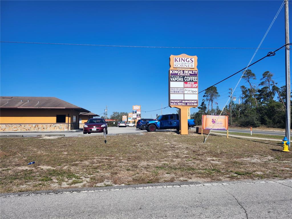 6141 Freeport Drive Spring Hill, FL 34606 - Photo 19 of 28 a backyard of a house with table and chairs