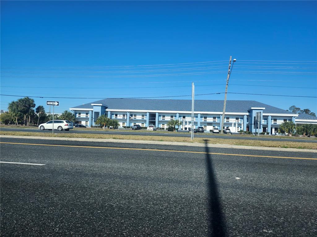6141 Freeport Drive Spring Hill, FL 34606 - Photo 24 of 28 a living room with a lots of traffic lights