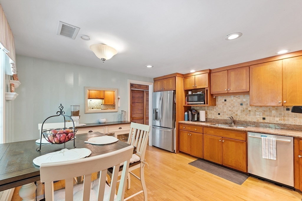 6 Needham Road Lynnfield, MA 01940 - Photo 14 of 42