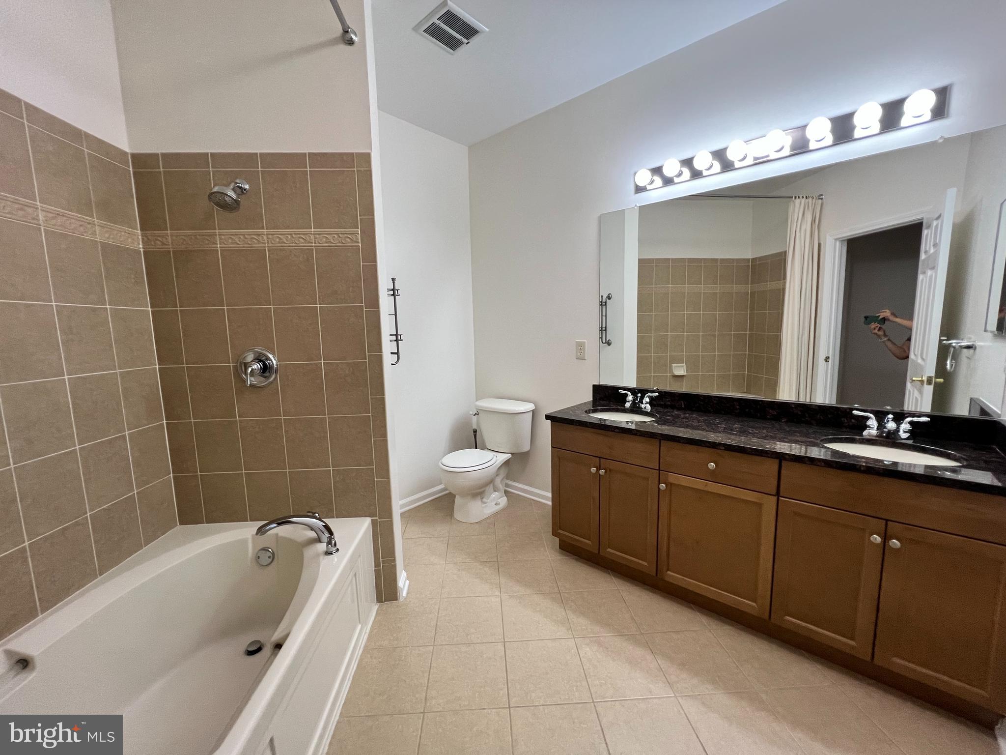 422 Masterson Court Ewing, NJ 08618 - Photo 16 of 29 a bathroom with a tub a sink and mirror