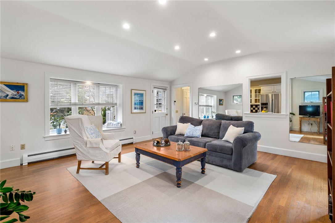 29 Overhill Road Warwick, RI 02818 - Photo 6 of 38 Gallery Image 6