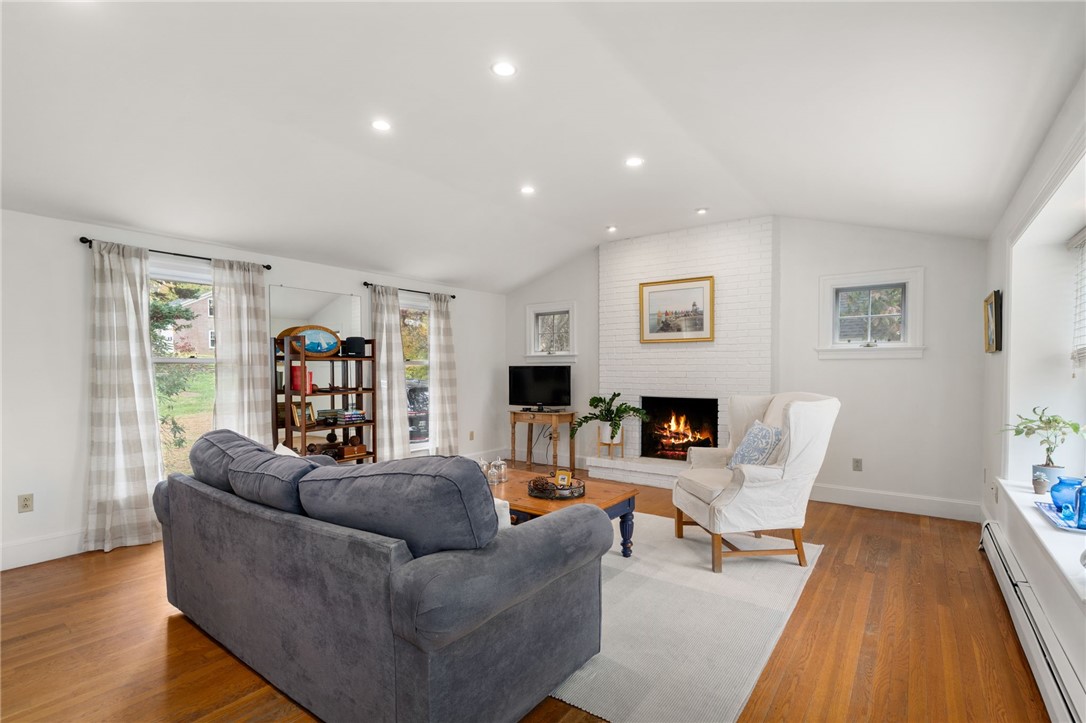 29 Overhill Road Warwick, RI 02818 - Photo 7 of 38 Gallery Image 7