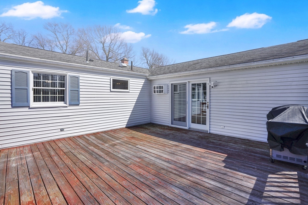 142 Louis Road Springfield, MA 01118 - Photo 3 of 40