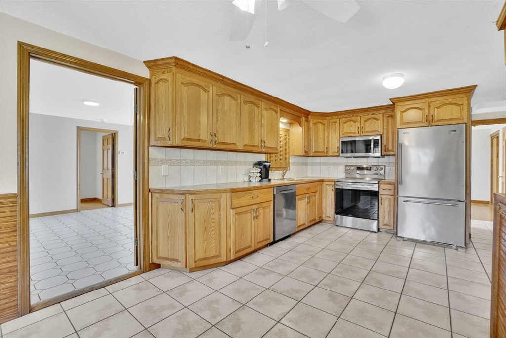 142 Louis Road Springfield, MA 01118 - Photo 7 of 40