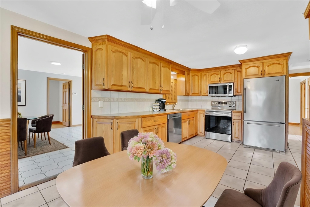 142 Louis Road Springfield, MA 01118 - Photo 8 of 40