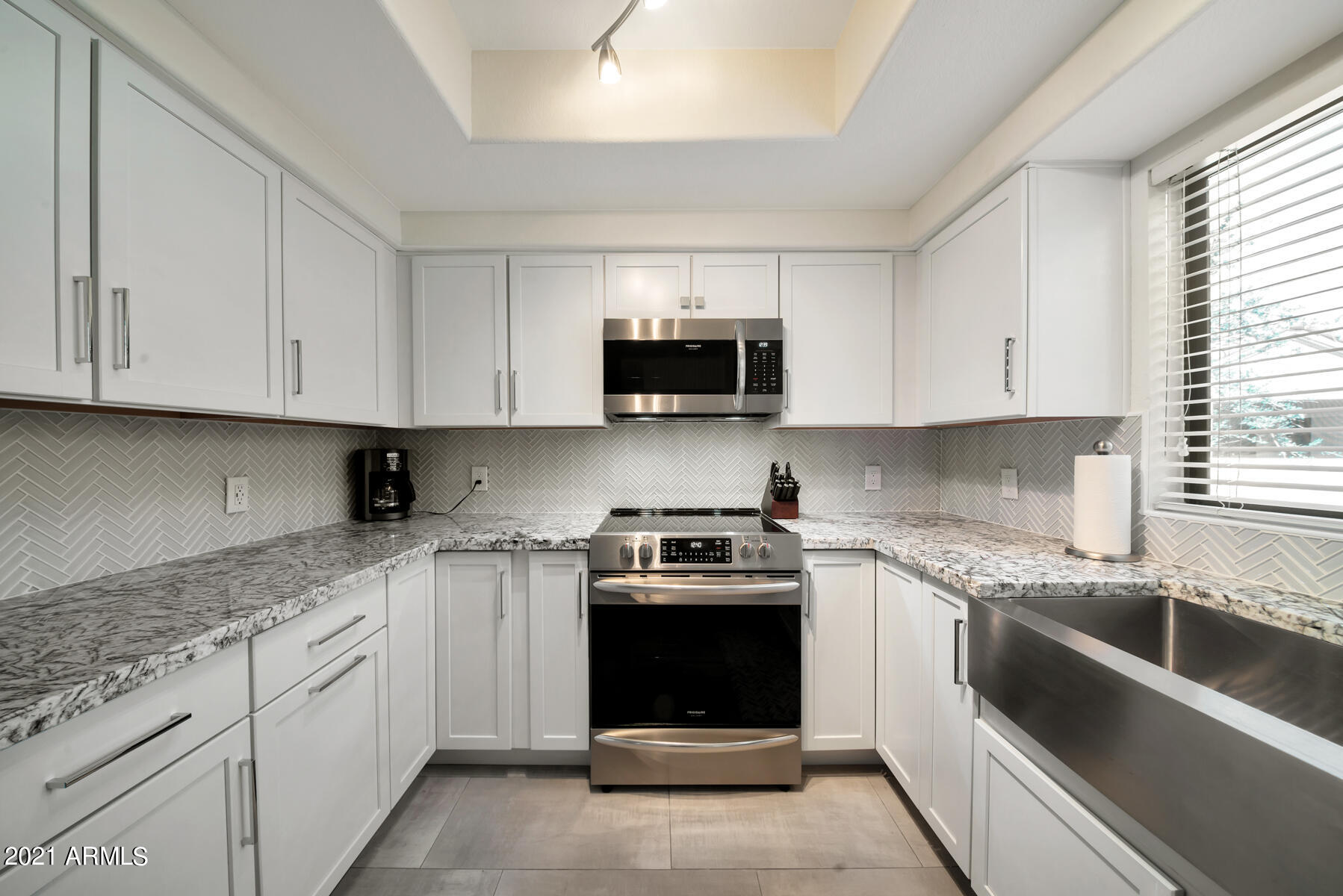 7575 East Indian Bend Road, Unit 2044 Scottsdale, AZ 85250 - Photo 10 of 33 Kitchen