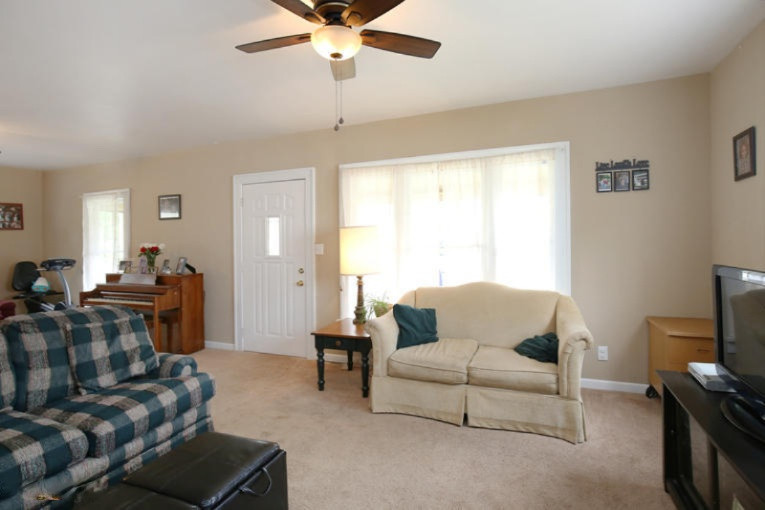 2430 Lamar Avenue Southwest Wyoming, MI 49519 - Photo 4 of 24 IMG_7329