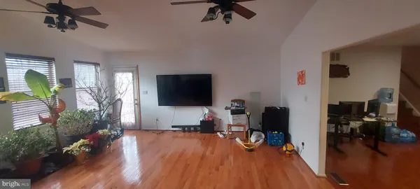 $2,995 | 18523 Mountain Laurel Terrace, Gaithersburg, MD 20879