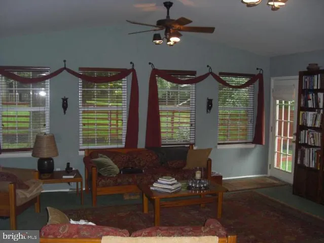 $3,200 | 18523 Mountain Laurel Terrace, Gaithersburg, MD 20879