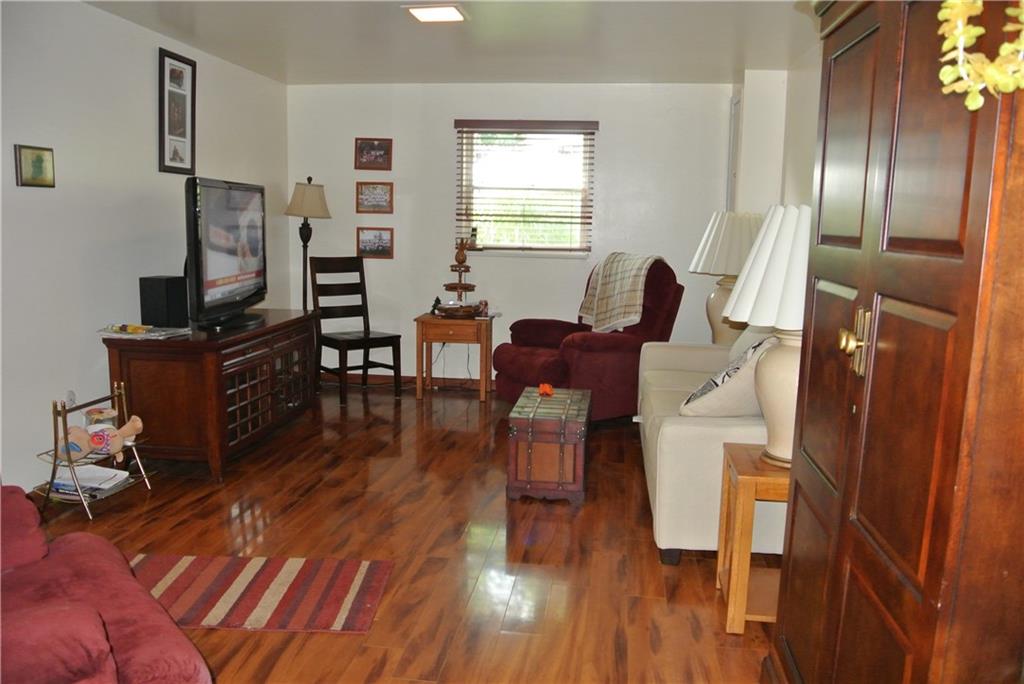 255 Foxcroft Road Pittsburgh, PA 15220 - Photo 19 of 24 Gallery Image 19