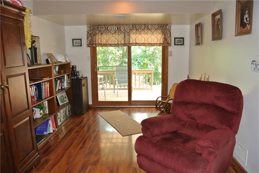 255 Foxcroft Road Pittsburgh, PA 15220 - Photo 20 of 24 Gallery Image 20