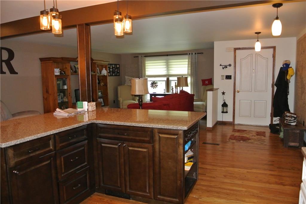 255 Foxcroft Road Pittsburgh, PA 15220 - Photo 4 of 24 Gallery Image 4