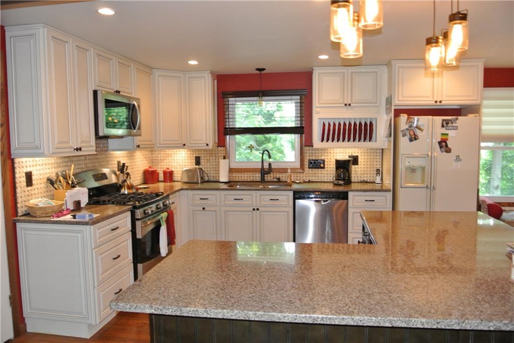 255 Foxcroft Road Pittsburgh, PA 15220 - Photo 5 of 24 Gallery Image 5