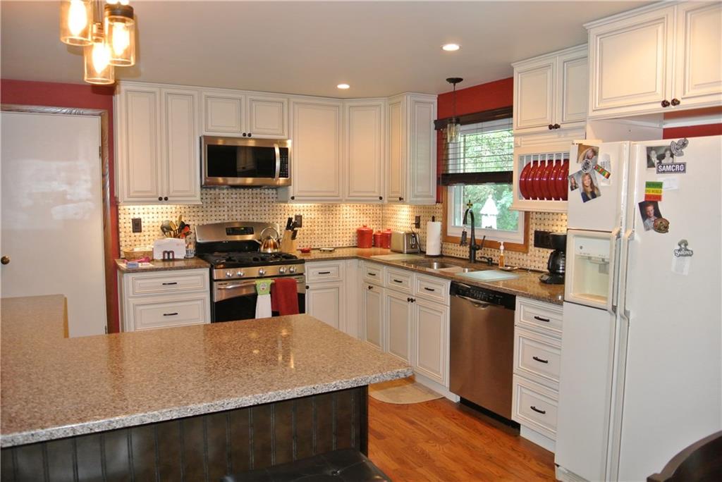 255 Foxcroft Road Pittsburgh, PA 15220 - Photo 6 of 24 Gallery Image 6