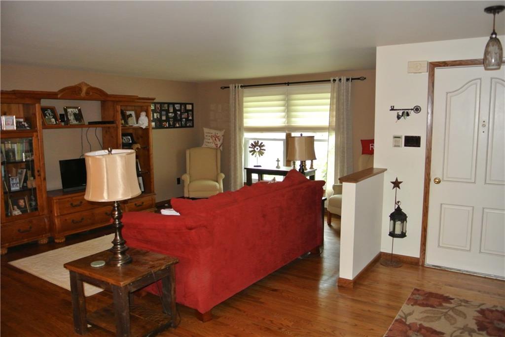 255 Foxcroft Road Pittsburgh, PA 15220 - Photo 9 of 24 Gallery Image 9
