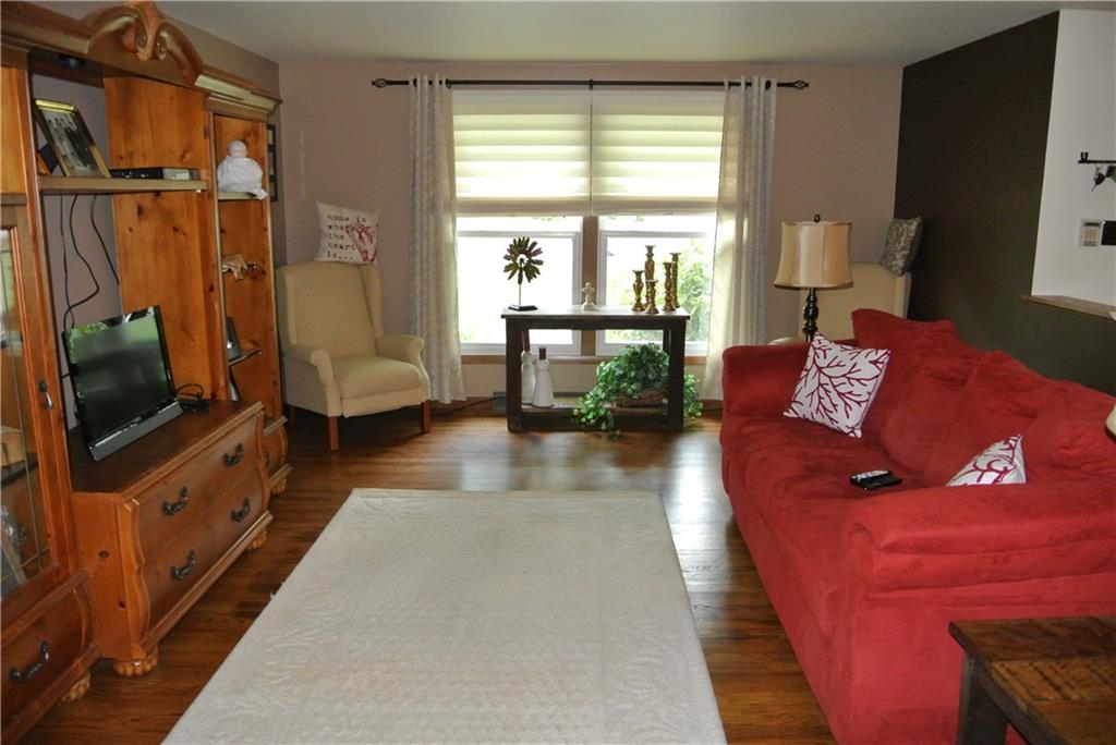 255 Foxcroft Road Pittsburgh, PA 15220 - Photo 10 of 24 Gallery Image 10