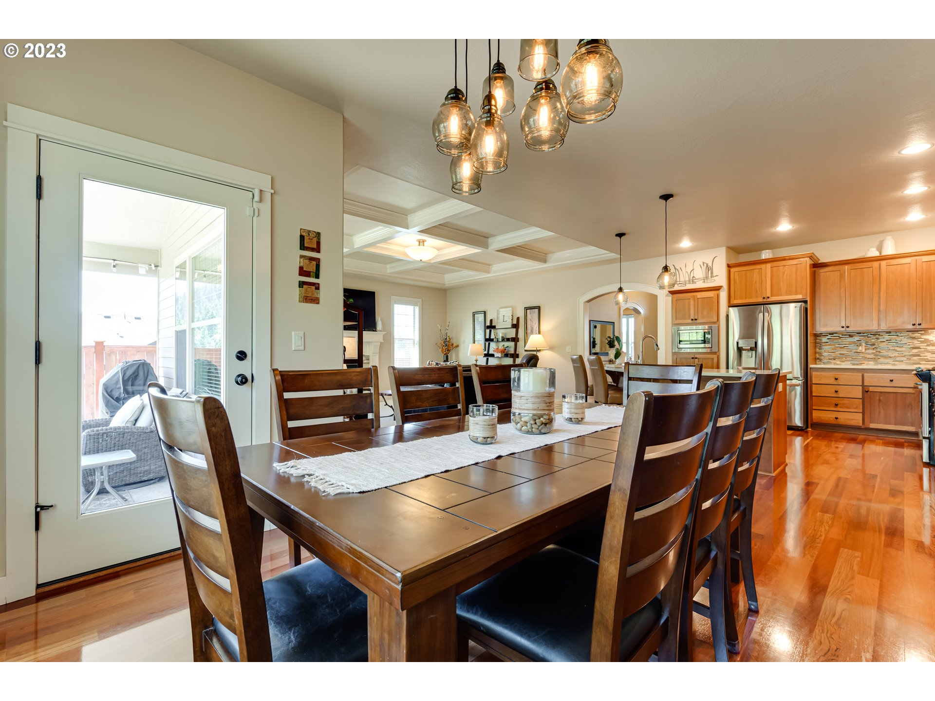 815 Mountaingate Drive Springfield, OR 97478 - Photo 23 of 44 a view of a dining room and livingroom view