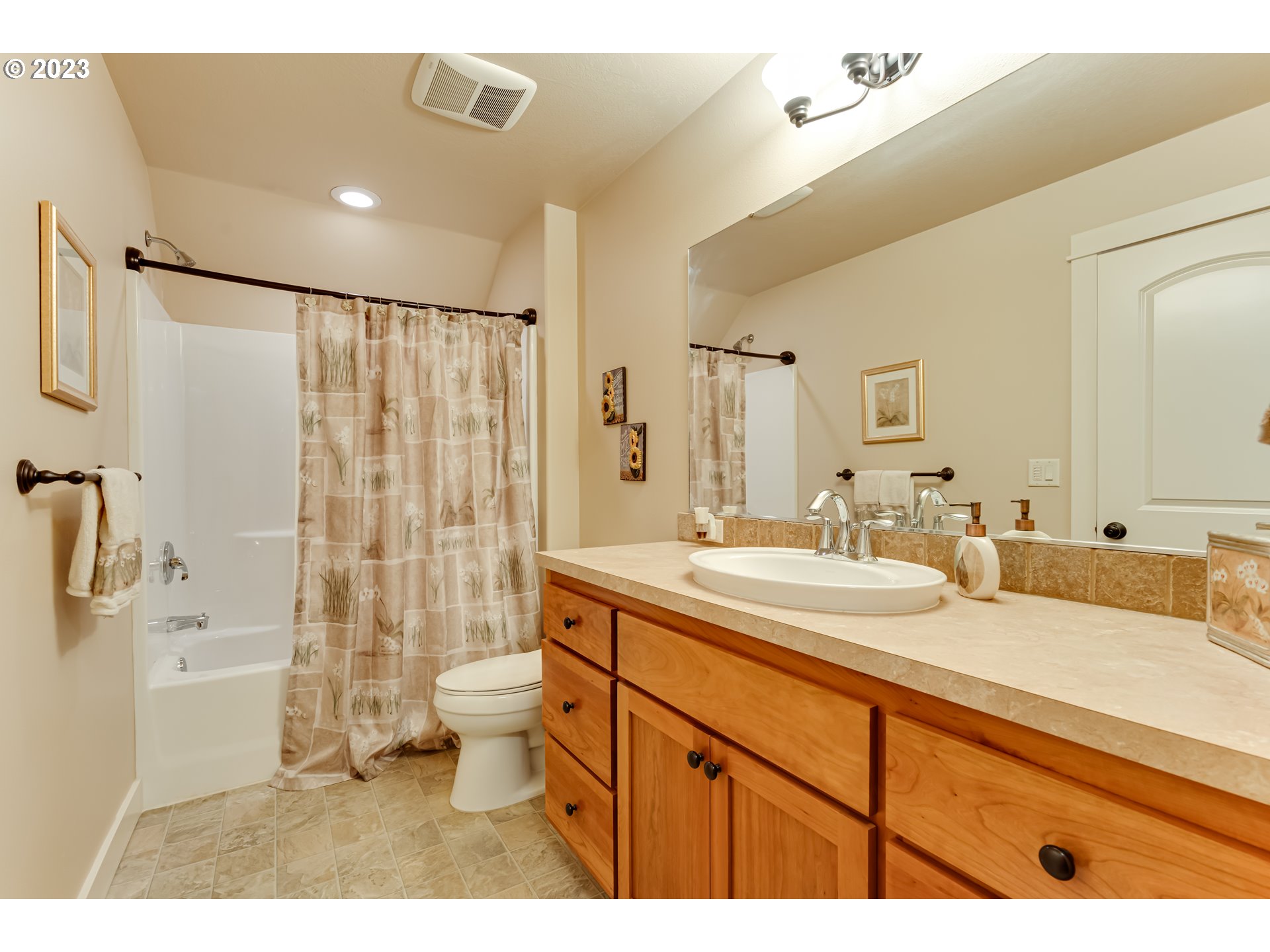 815 Mountaingate Drive Springfield, OR 97478 - Photo 33 of 44 a bathroom with a double vanity sink toilet mirror and shower