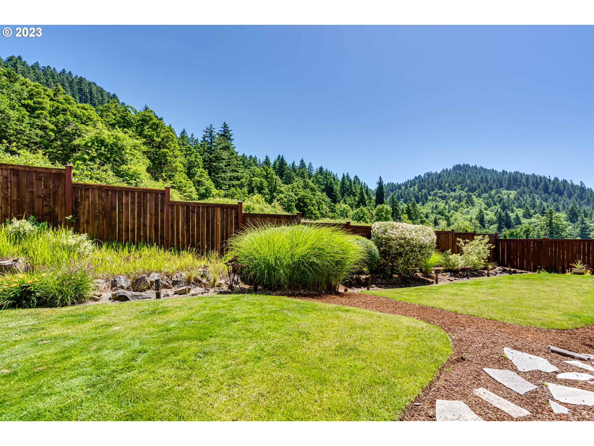 815 Mountaingate Drive Springfield, OR 97478 - Photo 36 of 44 a view of garden with trees