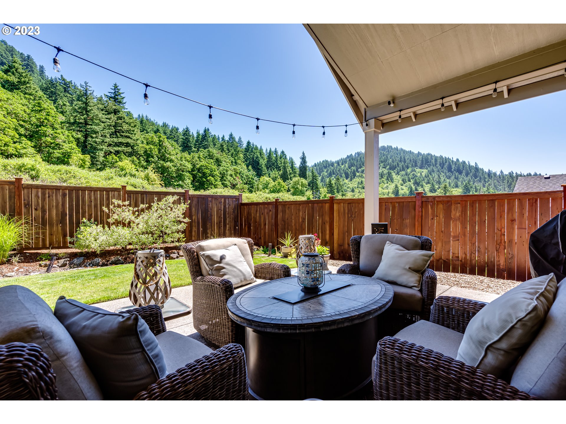 815 Mountaingate Drive Springfield, OR 97478 - Photo 39 of 44 a view of an outdoor sitting area with furniture and a couch