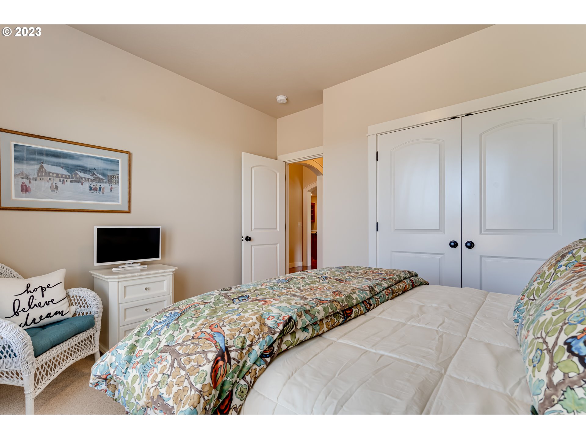 815 Mountaingate Drive Springfield, OR 97478 - Photo 8 of 44 a bedroom with a bed and a couch