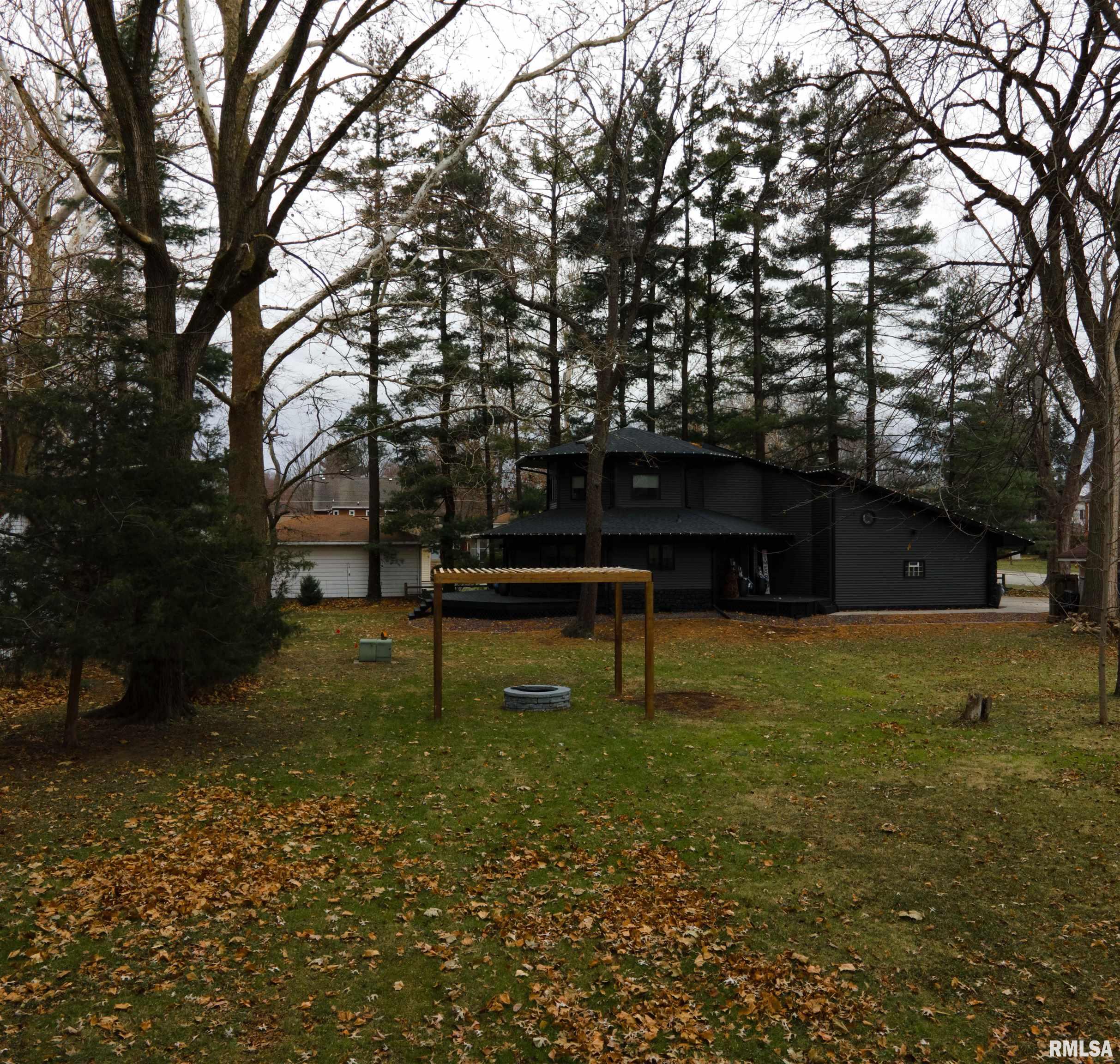 110 Edgar Street Lincoln, IL 62656 - Photo 3 of 37