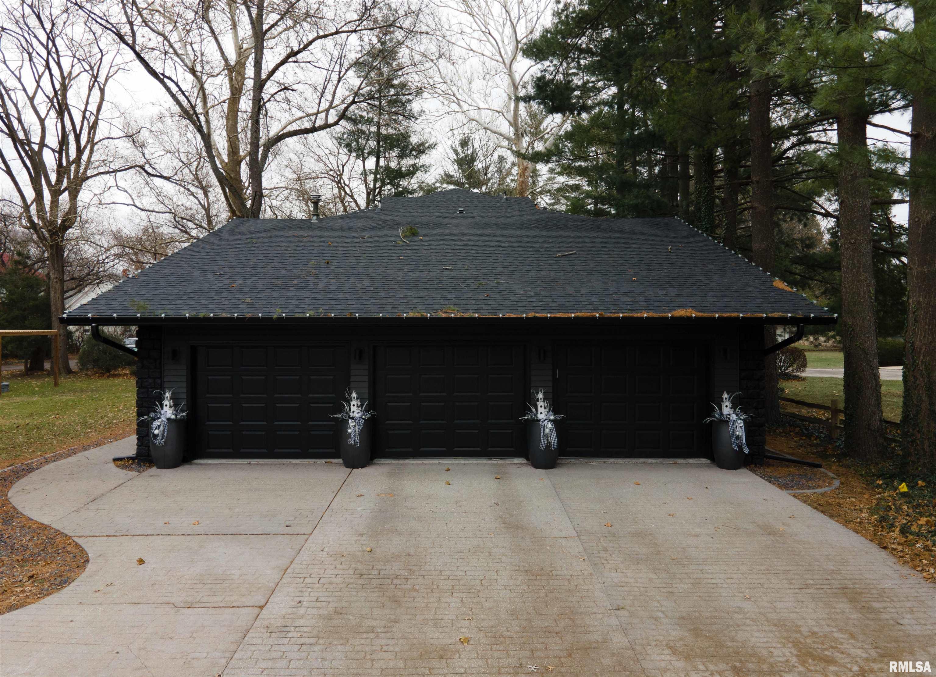 110 Edgar Street Lincoln, IL 62656 - Photo 33 of 37