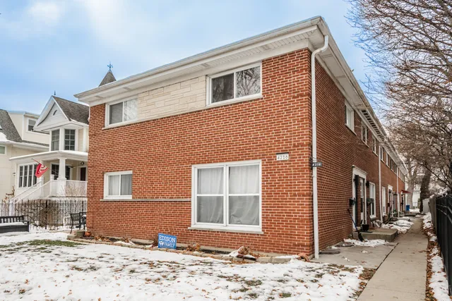 $2,500 | 4216 North Kedvale Avenue, Unit D, Chicago, IL 60641